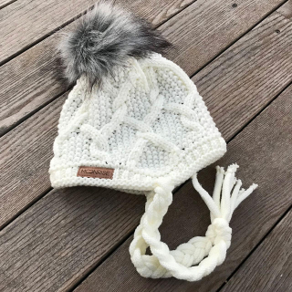 Zimná pletená podšitá čiapka so šnúrkami - smotanová